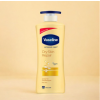 วาสลีนสีเหลือง สูตร ฟื้นฟูผิวแห้ง (Vaseline Dry Skin Repair )350มล. 바세린350 (노란색)